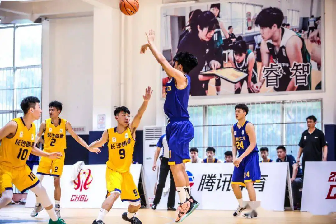 刻苦训练篮球时如何避免受伤的建议_0